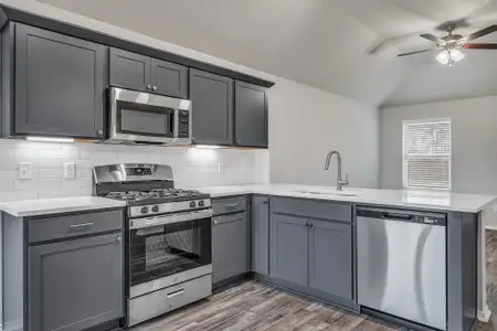 New construction Single-Family house 1215 High St, Navasota, TX 77868 - image 6