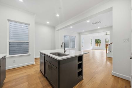 New construction Single-Family house 5527 Katy Fwy, Houston, TX 77007 - image 11