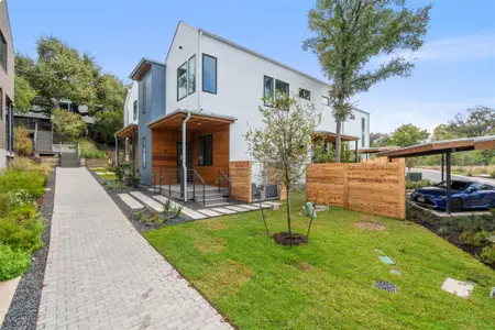 New construction Single-Family house 900 S 2Nd St, Unit 18, Austin, TX 78704 null- photo 0