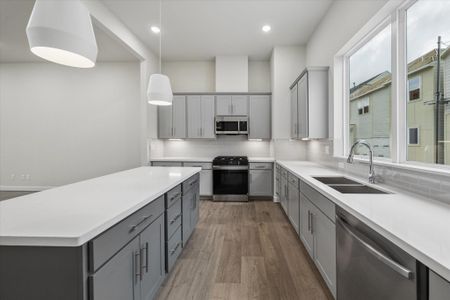 New construction Townhouse house 6330 Paddington Bend Dr, Houston, TX 77008 - image 13