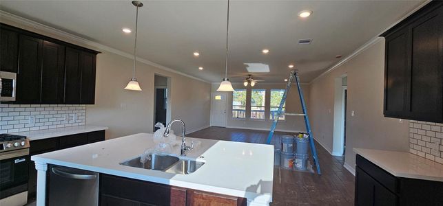 New construction Single-Family house 1906 Ashlee Ct, Dickinson, TX 77539 - image 5