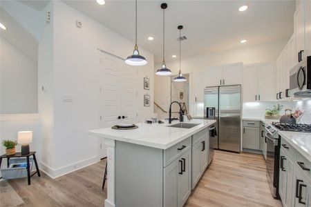 This attractive Kitchen is full of beautiful details. Quartz Countertops, Stainless Sink, Stainless Steel Appliances, Recessed Lighting and pendant lights, Undercabinet Lighting, Elegant Cabinetry with Soft Close Drawers and Doors. UNDER CONSTRUCTION!!  Photos from another community's model home FINISHES & COLORS MAY VARY! Ceiling fans are not included!