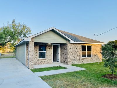 New construction Single-Family house 9442 Strech Ave, San Antonio, TX 78224 - photo 0