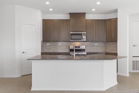 New construction Single-Family house 405 Panther Wy, Seguin, TX 78155 null- photo 6 6