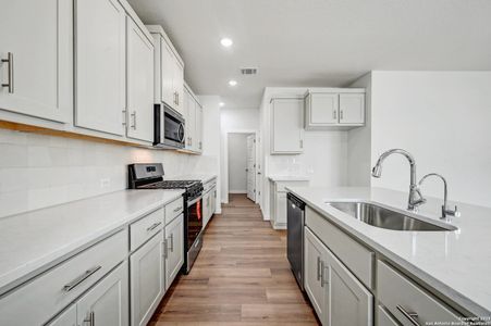 New construction Single-Family house 6014 Calgary Park, San Antonio, TX 78233 Pembrook- photo 13 13