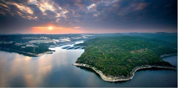 Located right on Lake Travis, you'll never run out of things to do! There are countless water activities, and Rough Hollow is only 30 minutes from Downtown Austin!