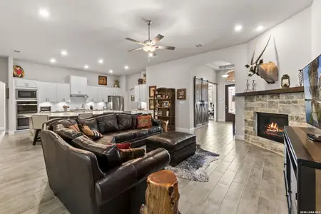 New construction Single-Family house 29347 Kearney Rdg, Boerne, TX 78015 - image 16