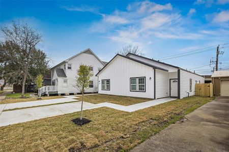 New construction Single-Family house 1546 A & B Lombardy St, Houston, TX 77023 - image