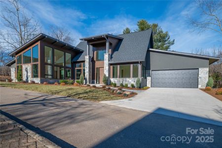 New construction Single-Family house 11 Kiftsgate Ct, Asheville, NC 28804 - image