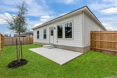 New construction Single-Family house 1928 Split Rock Rd, New Braunfels, TX 78130 plan Garden View - image