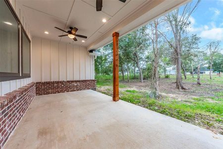 New construction Single-Family house 2707 Hackberry Run, Alvin, TX 77511 - photo 40 40