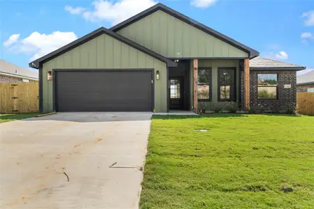 New construction Single-Family house 16525 Crossing Cir, Lindale, TX 75771 - image