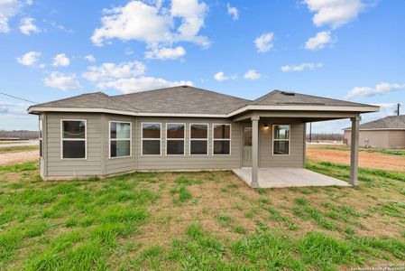 New construction Single-Family house 117 Reno Trl, Floresville, TX 78114 Esparanza- photo 32 32