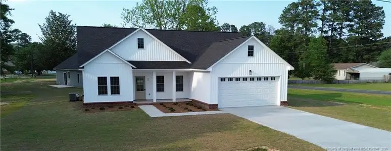 New construction Single-Family house 469 E Poplar St, Bladenboro, NC 28320 - image