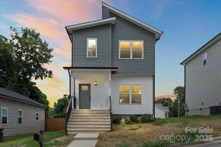 New construction Single-Family house 431 W Norment Ave, Gastonia, NC 28052 - image