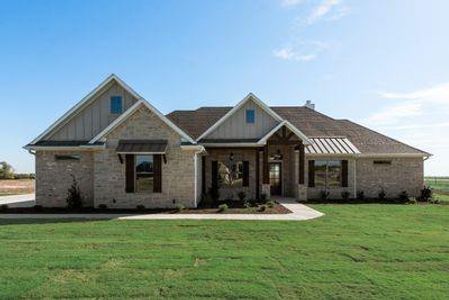 View of front of house featuring a front yard