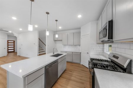 New construction Single-Family house 1220 E 33Rd St, Houston, TX 77022 - image 12