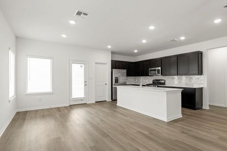 New construction Single-Family house 3725 Pin Oak Hls, Seguin, TX 78155 plan Ford - image 6