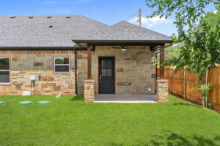 New construction Single-Family house 801 Comanche Cove Dr, Granbury, TX 76048 - image