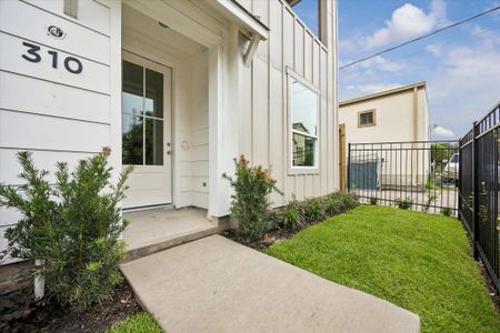 New construction Single-Family house 308 Fowler St, Houston, TX 77007 - image 4