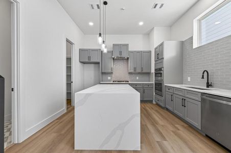 New construction Single-Family house 1103 Wilson St, Houston, TX 77019 - image 17