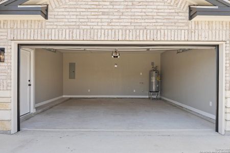 New construction Single-Family house 109 Sutton Pl, Uvalde, TX 78801 - image