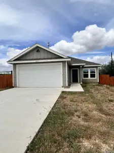 New construction Single-Family house 604 Mustang Cir, Nixon, TX 78140 - image