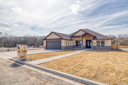 New construction Single-Family house 239 Country Club Ln, Uvalde, TX 78801 - image