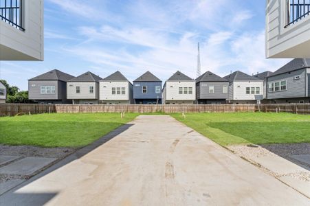 New construction Single-Family house 3107 Jensen Dr, Unit C, Houston, TX 77026 - image 18
