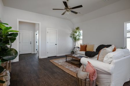 New construction Single-Family house 3528 Pointe Du Hoc Lp, Bryan, TX 77808 plan The Daffodil - image 9