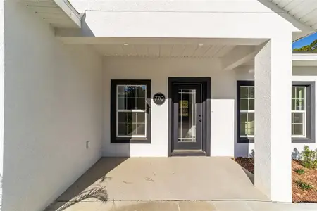 FRONT PORCH/ENTRYWAY