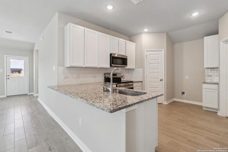 New construction Single-Family house 10315 Appleseed Grv, San Antonio, TX 78224 Denver- photo 6 6