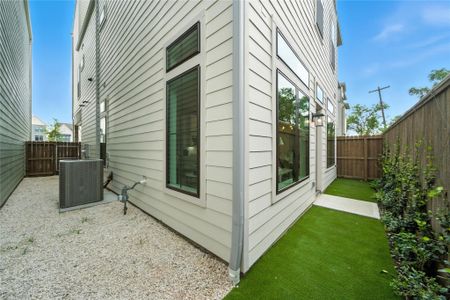 New construction Single-Family house 1711 Bologna Ln, Houston, TX 77055 - image