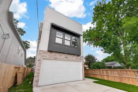 New construction Single-Family house 90 Burress St, Unit B, Houston, TX 77022 - image