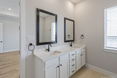 New construction Single-Family house 290 Lawrence Dr, Castroville, TX 78009 plan Hanna - image 5