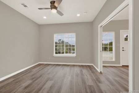 New construction Single-Family house 1196 Canyon Trce, Canyon Lake, TX 78133 null- photo 18 18