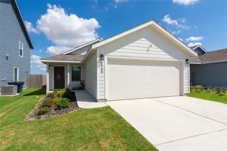 New construction Single-Family house 548 Rancho Del Cielo Lp, Jarrell, TX 76537 - image