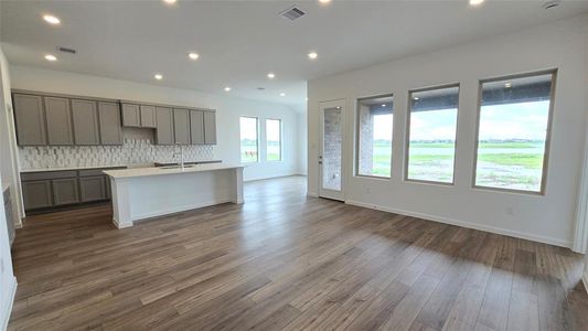 New construction Single-Family house 5370 Pompano Loop, Baytown, TX 77521 Somerset- photo 7 7