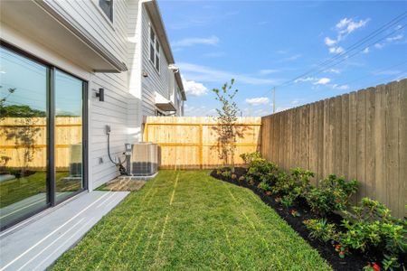 New construction Single-Family house 3923 Willowbend Point Dr, Houston, TX 77025 - image 3