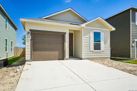 New construction Single-Family house 4551 Gato Calico Dr, San Antonio, TX 78222 - image