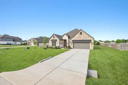 New construction Single-Family house 11610 E Wood Dr, Old River-Winfree, TX 77523 - image