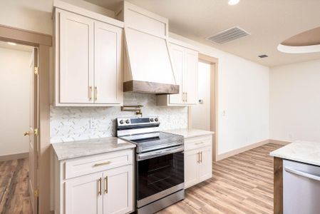 New construction Single-Family house 706 Oak Valley Dr, Kerrville, TX 78028 - image 6