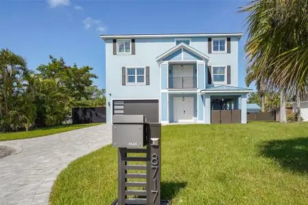 New construction Single-Family house 8717 Driftwood Dr, Tampa, FL 33615 - image