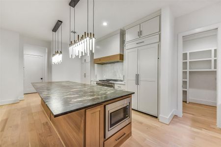 New construction Single-Family house 1902 Nantucket Dr, Houston, TX 77057 - image 16