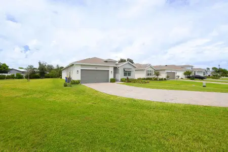 New construction Single-Family house 5788 Se Skyblue Cir, Stuart, FL 34997 - image