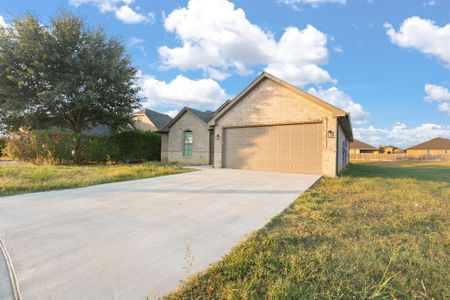 New construction Single-Family house 1707 Lakeway Dr, Cleburne, TX 76033 - image