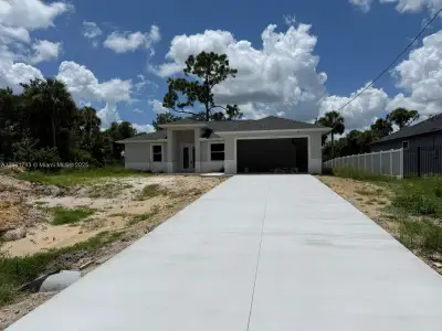 New construction Single-Family house 5028 N Peachtree Cir, Labelle, FL 33935 - image