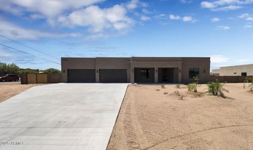 New construction Single-Family house 1841 E Lavitt Ln, Phoenix, AZ 85086 - image
