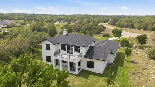 New construction Single-Family house 109 Rocky Summit Ct, Spicewood, TX 78669 - image