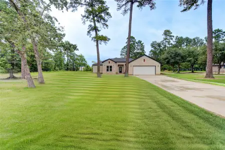 New construction Single-Family house 7500 Nickaburr Creek Dr, Montgomery, TX 77354 - photo 0